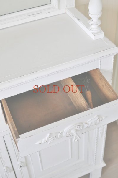 画像15: ホワイトカップボード