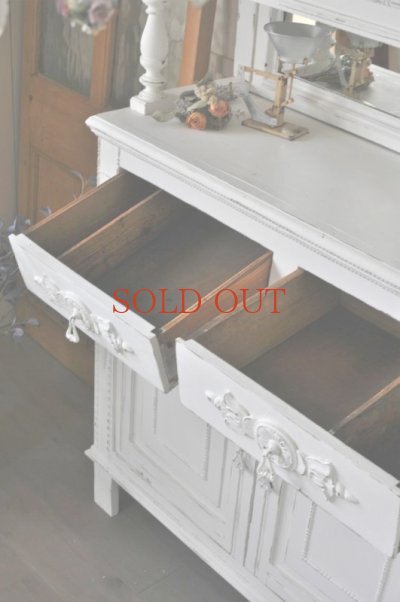 画像11: ホワイトカップボード