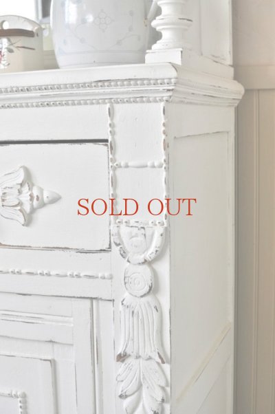 画像8: ホワイトカップボード