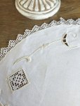 画像4: イギリス 小さな刺繍がかわいいテーブルセンター (4)