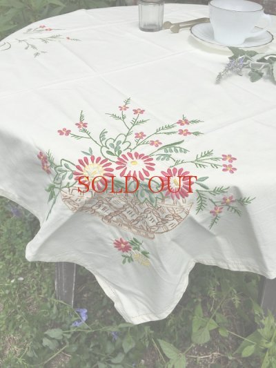画像2: お花の刺繍がかわいい テーブルクロス