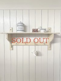 フランス サイドのフックがさりげなく かわいい木製シェルフ   30%OFF 