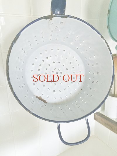 画像8: フランス ホーロー製壁かけ コランダー