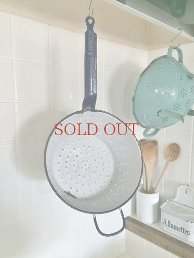 画像6: フランス ホーロー製壁かけ コランダー