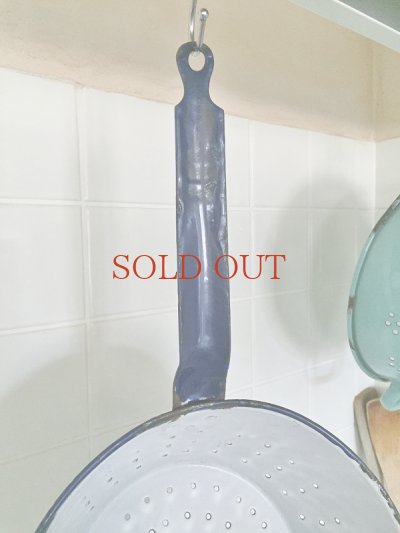 画像7: フランス ホーロー製壁かけ コランダー