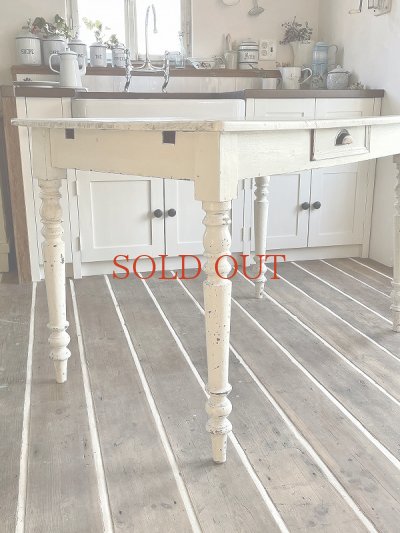 画像12: オリジナルペイントが 素敵なホワイトダイニングテーブル