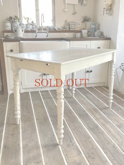 画像15: オリジナルペイントが 素敵なホワイトダイニングテーブル