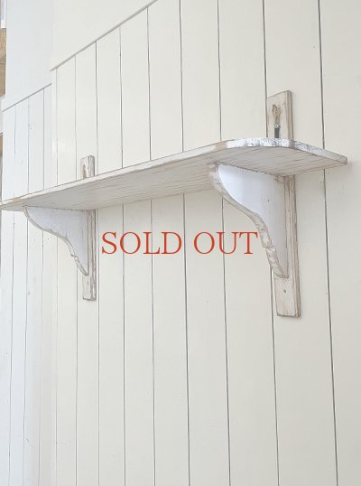 画像9: 素朴な木製シェルフ