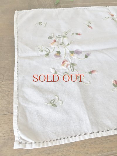 画像2: フランス お花の刺繍が素朴で かわいいテーブルクロス