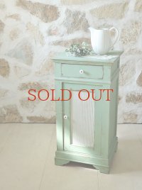 素朴でかわいい ナイトキャビネット  50%OFF 