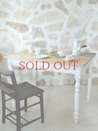 色のコントラストが 大人っぽい ダイニングテーブル  50%OFF 