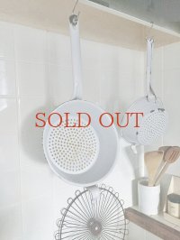 フランス ホーロー製壁かけ コランダー