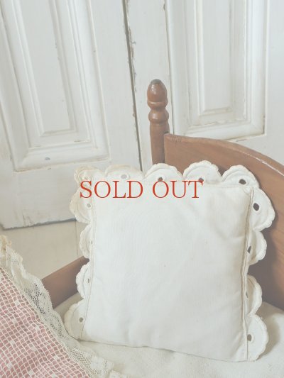 画像4: かわいい ドールキャップ付き 木製ドールベッド