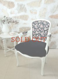 お花の彫り模様が 素敵なサロンチェア  60%OFF 