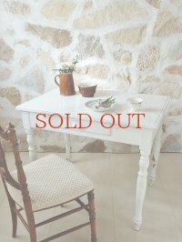 シャビーな ホワイトテーブル  50%OFF 