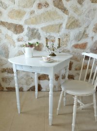 フランス デザインが素敵な ホワイトテーブル