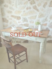 フランス デザインが素敵な ダイニングテーブル  50%OFF 