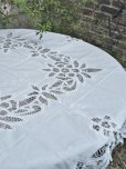 画像4: フランス お花の刺繍が繊細で 上品なテーブルクロス