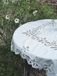 画像10: フランス お花の刺繍が繊細で 上品なテーブルクロス
