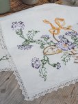 画像12: フランス 花かごの刺繍が素朴で かわいいテーブルクロス