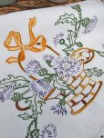 画像9: フランス 花かごの刺繍が素朴で かわいいテーブルクロス