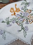 画像8: フランス 花かごの刺繍が素朴で かわいいテーブルクロス