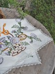 画像4: フランス 花かごの刺繍が素朴で かわいいテーブルクロス