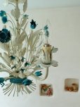 画像11: フランス ブルーの小花が素敵な アイアンシャンデリア