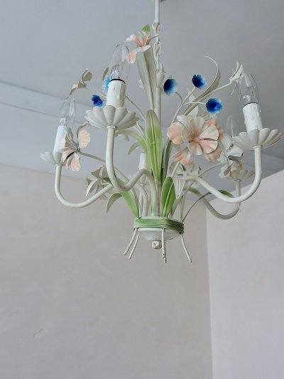 画像2: フランス やさしいお花がかわいい 5灯アイアンシャンデリア