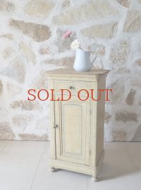 フランス オリジナルペイントが 素敵なナイトキャビネット