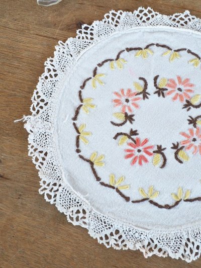 画像2: フランス お花の刺繍がかわいい テーブルクロス
