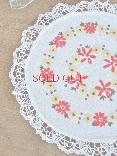 画像2: フランス お花の刺繍がかわいい テーブルクロス