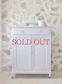 淡いすみれ色が素敵な リネンキャビネット  20%OFF 
