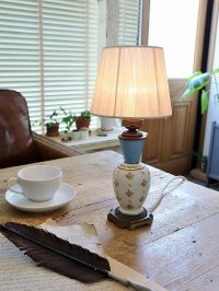 フランス 陶器の小花がかわいい テーブルランプ