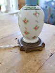 画像9: フランス 陶器の小花がかわいい テーブルランプ