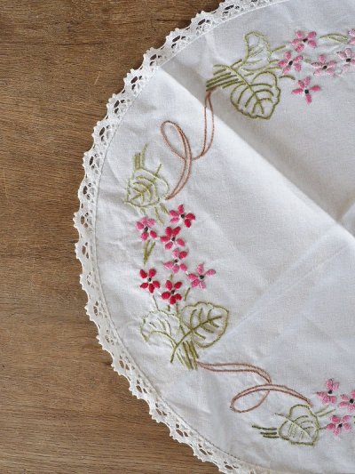 画像2: フランス 刺繍がかわいい テーブルクロス
