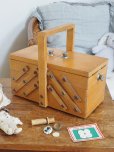 画像2: フランス<br/>開き方がかわいい<br/>ソーイングボックス (2)