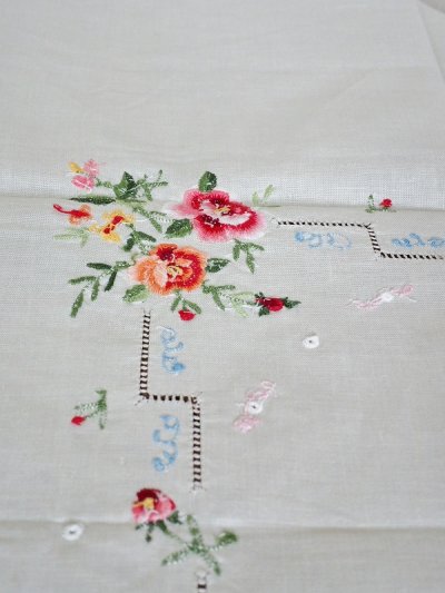 画像14: お花の刺繍がかわいい テーブルクロス