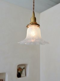 フランス 花びらのようなデザインがかわいい オパールセントガラスシェード