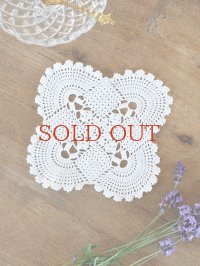 フランス デザインがかわいいレース編み テーブルセンター  10%OFF 