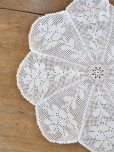 画像8: フランス お花がかわいいレース編み テーブルセンター