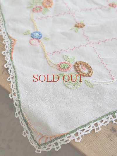 画像2: フランス お花の刺繍が素朴で かわいいテーブルクロス  20%OFF 
