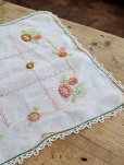画像4: フランス お花の刺繍が素朴で かわいいテーブルクロス  20%OFF 