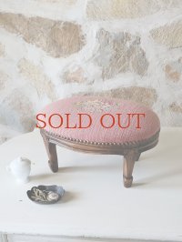 フランス プチポワンの刺繍が素敵な フットレスト