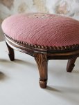 画像4: フランス プチポワンの刺繍が素敵な フットレスト