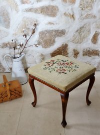 フランス お花模様が素敵なプチポワンスツール