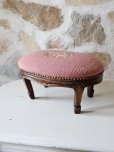 画像11: フランス プチポワンの刺繍が素敵な フットレスト