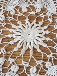 画像11: フランス お花模様がレアでかわいい レース編みテーブルセンター