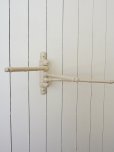 画像4: フランス やさしいクリーム色の ペイントが素敵な バンブースタイルタオル掛け