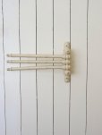 画像3: フランス やさしいクリーム色の ペイントが素敵な バンブースタイルタオル掛け